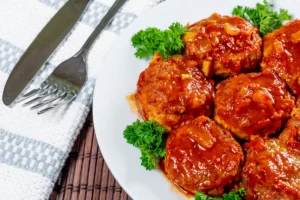 Köttbullar i tomatsås - Recept från Hsson Skafferi